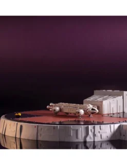 Anderson Entertainment Master Replicas Space 1999 Landing Pad with Eagle Transporter