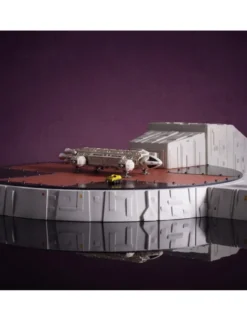 Anderson Entertainment Master Replicas Space 1999 Landing Pad with Eagle Transporter