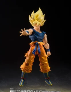 Bandai S.H. Figuarts Dragon Ball Z Son Goku Super Saiyan Warrior of Rage