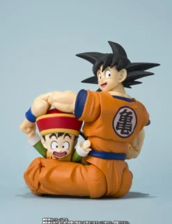 Bandai S.H. Figuarts Dragon Ball Z Son Goku & Kid Son Gohan & Flying Nimbus