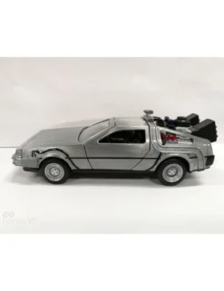 Jada Toys Diecast Model 1/32 Scale Back To The Future DMC Delorean Time Machine
