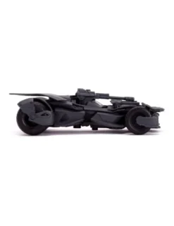 Jada Toys Diecast Model 1/32 Scale Justice League Batmobile with Figure